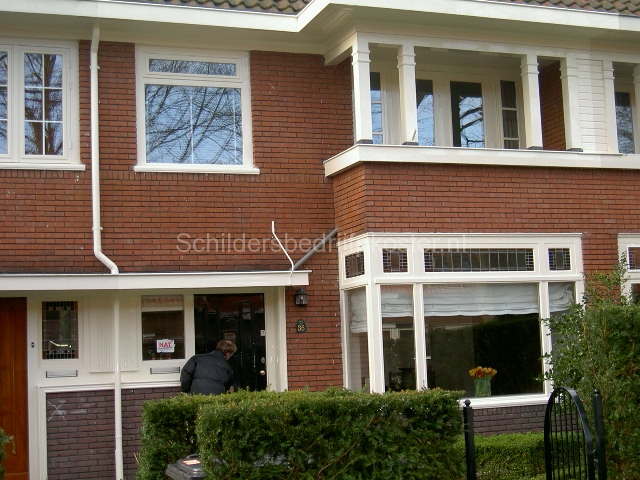 Gevel met erker na het buitenschilderwerk